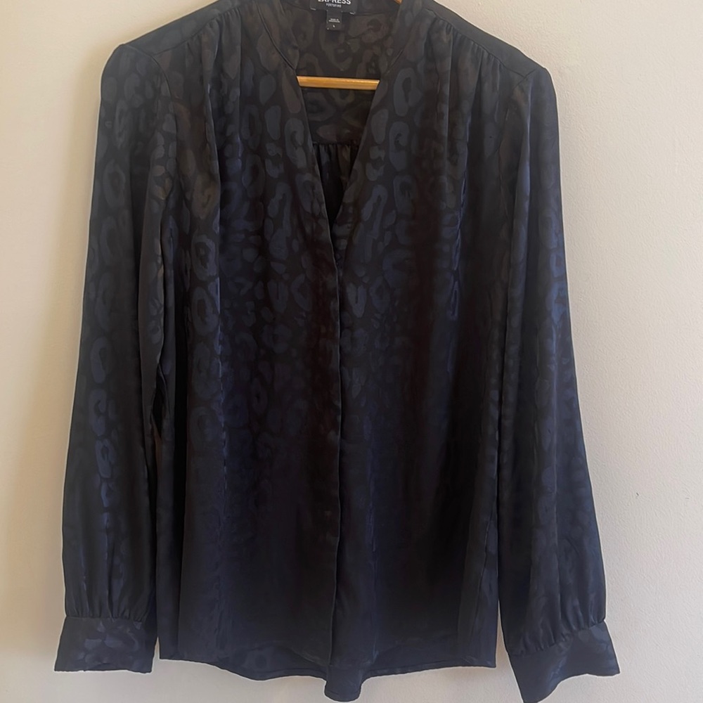 Women’s cheetah jacquard shirt 👕